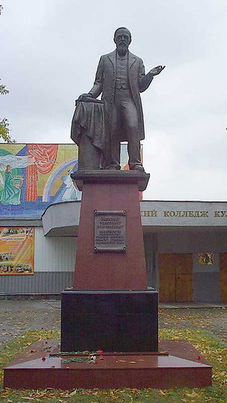 Памятник Ключевскому в Пензе