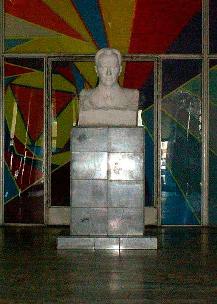 Бюст А. Н. Косыгина, установленный в МГТУ им. А. Н. Косыгина Бюст А. Н. Косыгина, установленный в МГТУ им. А. Н. Косыгина