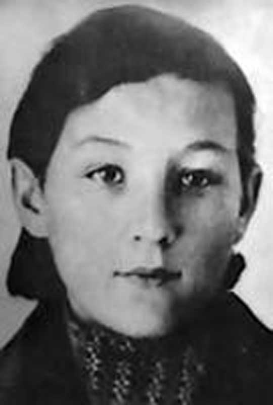 Фотография Зои для комсомольского билета