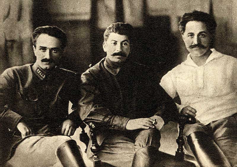 1924 г. Анастас Микоян, Иосиф Джугашвили (Сталин) и Григорий («Серго») Орджоникидзе 1924 г. Анастас Микоян, Иосиф Джугашвили (Сталин) и Григорий («Серго») Орджоникидзе