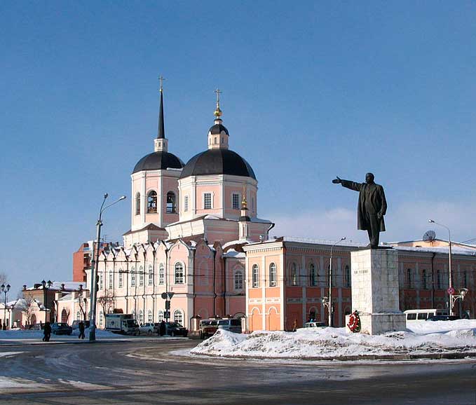 Площадь Ленина и Богоявленский собор в Томске