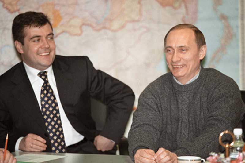 Дмитрий Медведев и Владимир Путин 27 марта 2000 года, на второй день после победы Путина на президентских выборах. Дмитрий Медведев и Владимир Путин 27 марта 2000 года, на второй день после победы Путина на президентских выборах.