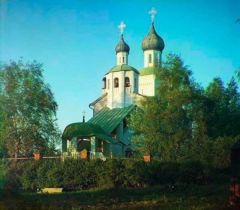 Бородинская церковь в 1911 году. На куполе пробоина. С. М. Прокудин-Горский. Бородинская церковь в 1911 году. На куполе пробоина. С. М. Прокудин-Горский.