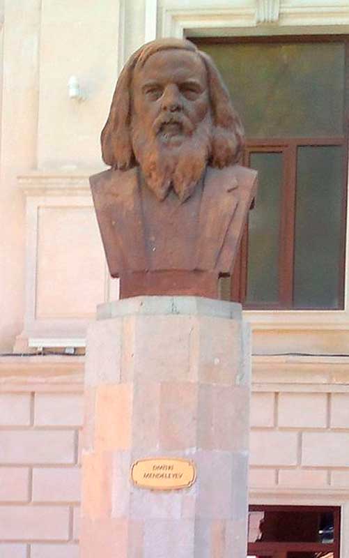 Бюст Дмитрия Менделеева в Баку (Азербайджан)