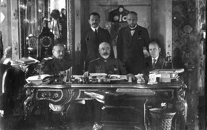 Деникин и члены его Особого совещания — правительства Юга России. Лето 1919 года, Таганрог Деникин и члены его Особого совещания — правительства Юга России. Лето 1919 года, Таганрог