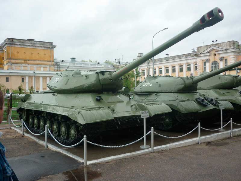 7 мая 2010 года, в Чите, на открытой площадке Музея истории войск СибВО открылась обновленная экспозиция артиллерийского и танкового вооружения Великой Отечественной войны. Среди отреставрированных экспонатов — тяжёлый танк ИС-4. 7 мая 2010 года, в Чите, на открытой площадке Музея истории войск СибВО открылась обновленная экспозиция артиллерийского и танкового вооружения Великой Отечественной войны. Среди отреставрированных экспонатов — тяжёлый танк ИС-4.