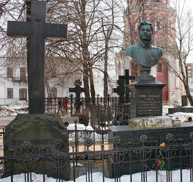 Могила Д.В.Давыдова на Новодевичьем кладбище Могила Д.В.Давыдова на Новодевичьем кладбище