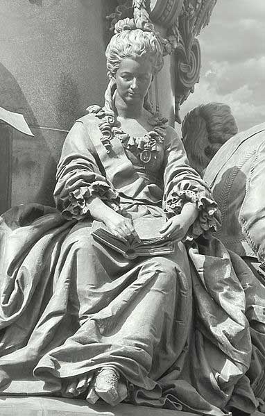 Дашкова Е.Р.(Фрагмент памятника Екатерине Великой) Дашкова Е.Р.(Фрагмент памятника Екатерине Великой)