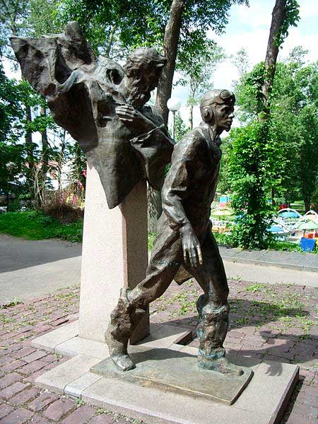 Памятник А.Д. Кантемиру. Двор филологического факультета СПбГУ.