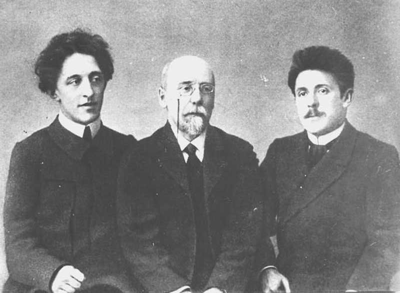 Блок, Сологуб и Чулков в 1908 году Блок, Сологуб и Чулков в 1908 году