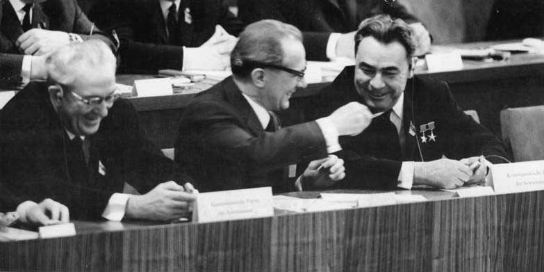 Ю. Андропов, Э. Хонеккер и Л. Брежнев. 1967 год.