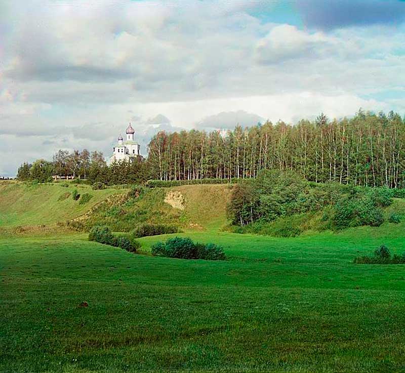 Общий вид Бородинской церкви. Бородино, 1911 год, С. М. Прокудин-Горский. Общий вид Бородинской церкви. Бородино, 1911 год, С. М. Прокудин-Горский.