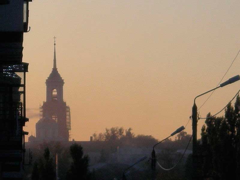 Вечерний Елец, вид на Успенскую церковь