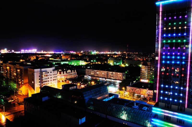 Благовещенск ночью (начало 2010-х). На горизонте огни китайского города Хэйхэ
