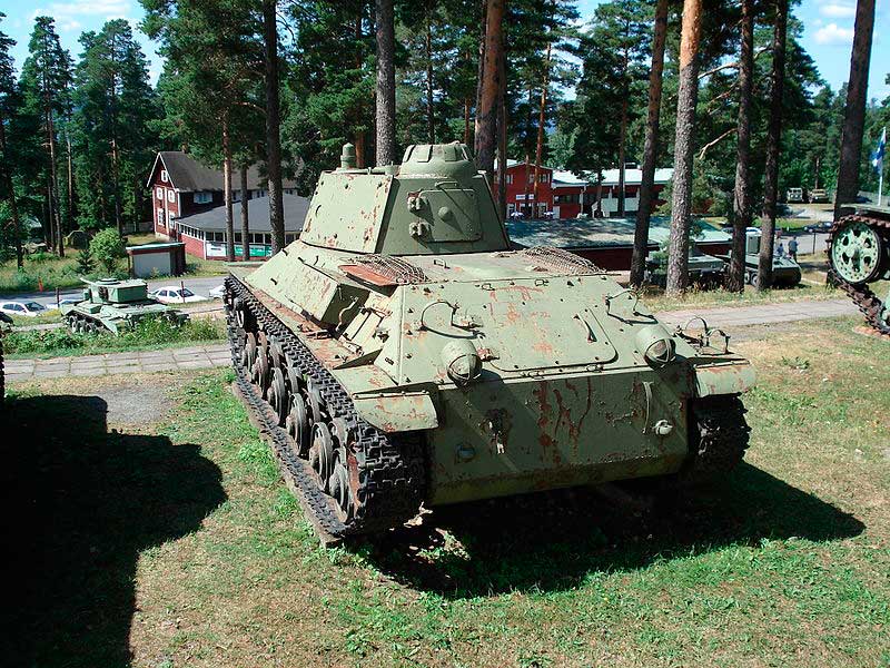 Трофейный Т-50 в финском танковом музее в Парола, вид сзади слева Трофейный Т-50 в финском танковом музее в Парола, вид сзади слева