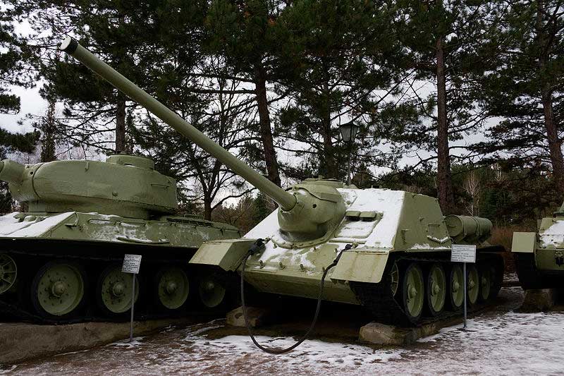 СУ-100 раннего выпуска с литой носовой балкой