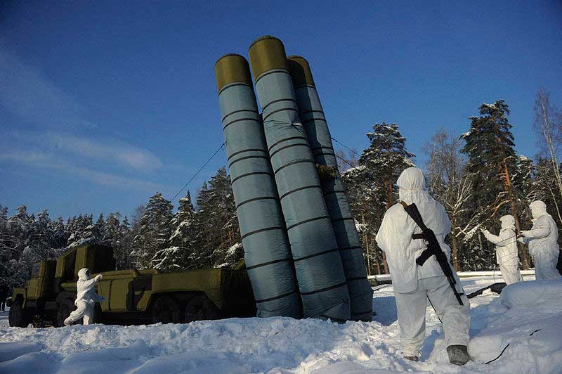 Развертывание надувного макета С-300 на учениях гвардейской инженерно-саперной бригады и инженерно-маскировочного полка ВС РФ (2011)