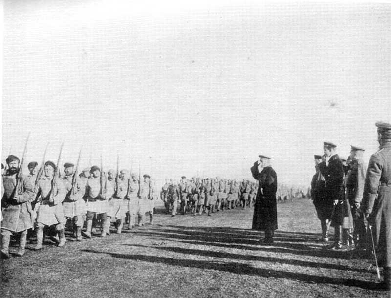 Колчак принимает парад. Близ Тобольска, сентябрь — октябрь 1919 года Колчак принимает парад. Близ Тобольска, сентябрь — октябрь 1919 года