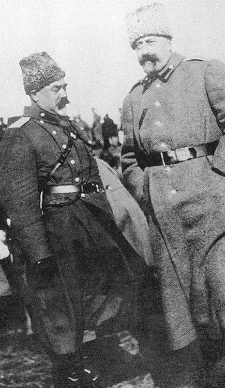 Великий князь Николай Николаевич поздравляет командира «железных» стрелков генерала Деникина с успехом, Галиция, 1915 год Великий князь Николай Николаевич поздравляет командира «железных» стрелков генерала Деникина с успехом, Галиция, 1915 год