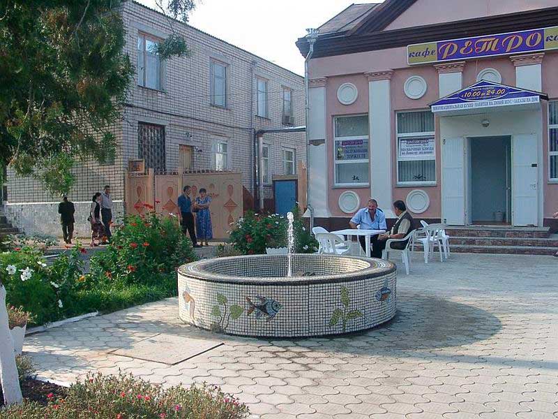 На улицах города (кафе) На улицах города (кафе)