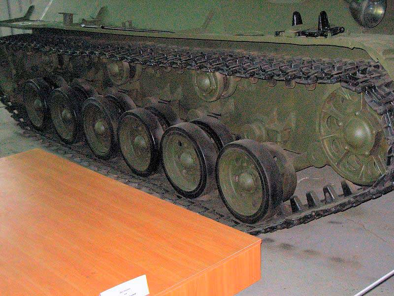Ходовая часть Т-126СП, бронетанковый музей в Кубинке Ходовая часть Т-126СП, бронетанковый музей в Кубинке