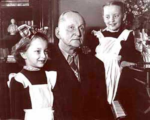 Александр Вертинский с дочерьми. Начало 1950-х годов