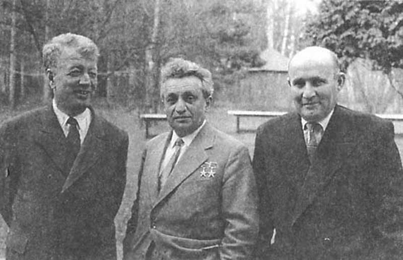 Гай Лазаревич Туманян, Артем Иванович Микоян, Григорий Саркисович Егиазаров. Подмосковная дача &laquo;Зубалово&raquo;, 1960 г.