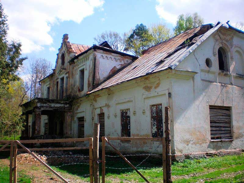 Имение Колноберже, в котором Столыпин провёл детство (современный вид 2011 г.) Имение Колноберже, в котором Столыпин провёл детство (современный вид 2011 г.)