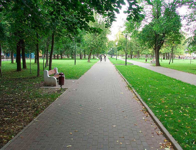 В &laquo;заводском&raquo; сквере