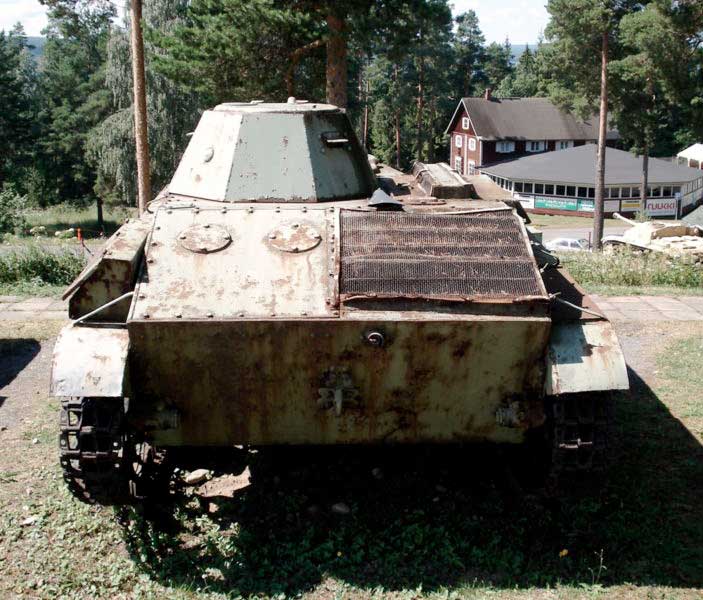 Лёгкий танк Т-60 в Музее бронетанковой техники в Парола, Финляндия. Вид сзади Лёгкий танк Т-60 в Музее бронетанковой техники в Парола, Финляндия. Вид сзади