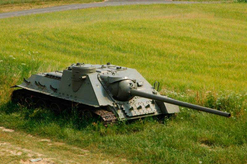 СУ-100 в поле