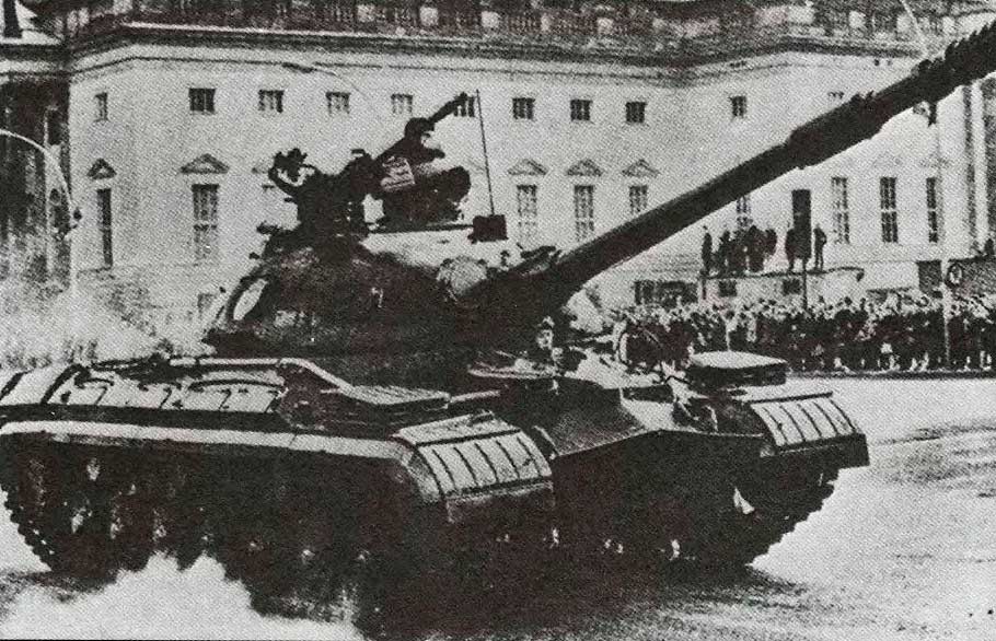 ИС-8 является ранним вариантом танка Т-10 или ИС-10 ИС-8 является ранним вариантом танка Т-10 или ИС-10