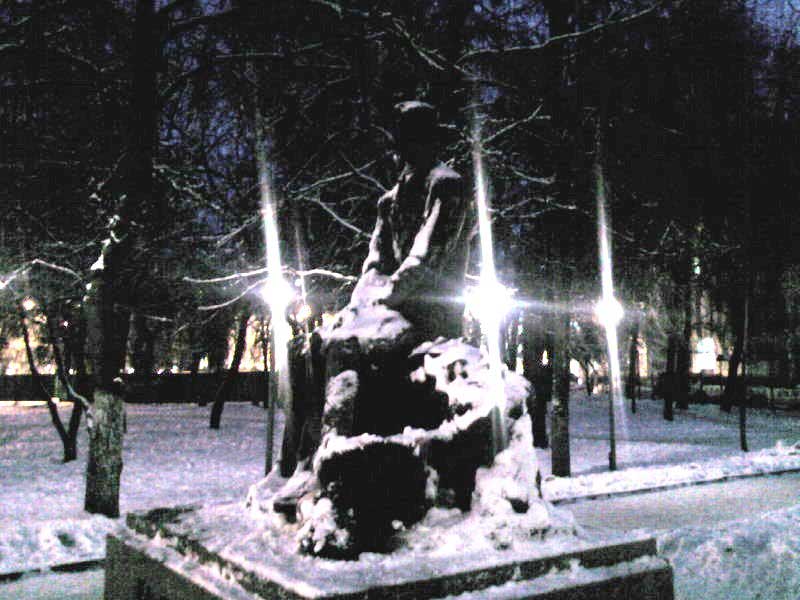 Памятник Бунину в Воронеже. Скульптор А. Н. Бурганов