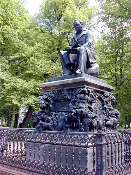Памятник Крылову в Санкт-Петербурге (скульптор Клодт) Памятник Крылову в Санкт-Петербурге (скульптор Клодт)