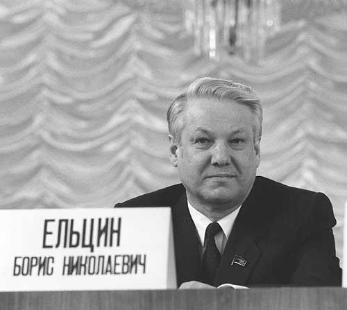 Б. Н. Ельцин 21 февраля 1989 года в Колонном зале Дома Союзов с предвыборной платформой кандидата в народные депутаты СССР Б. Н. Ельцин 21 февраля 1989 года в Колонном зале Дома Союзов с предвыборной платформой кандидата в народные депутаты СССР