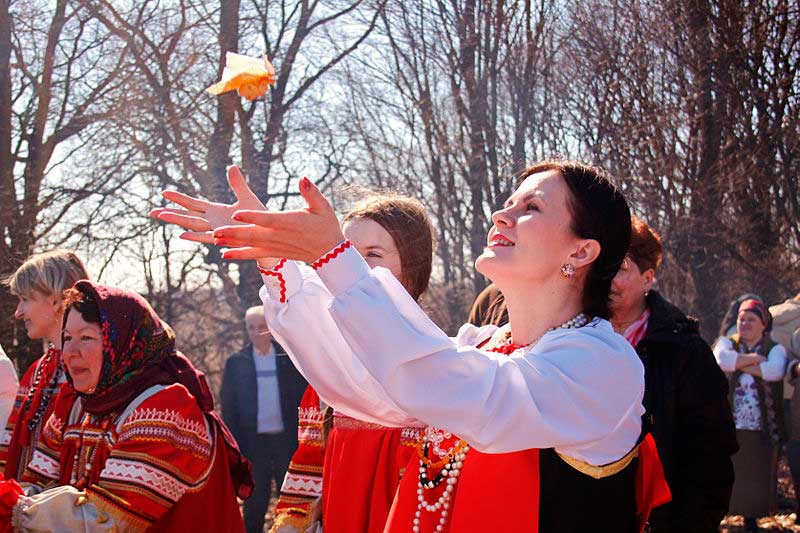 Закликание весны на Благовещенье. Белгородская область 2014