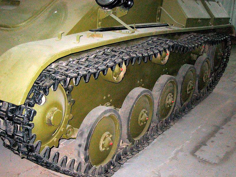 Ходовая часть Т-70, Бронетанковый музей в Кубинке Ходовая часть Т-70, Бронетанковый музей в Кубинке