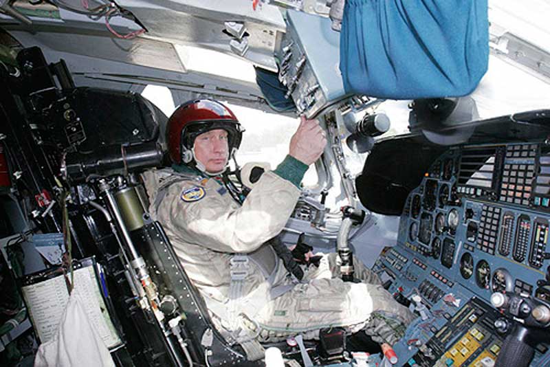 Владимир Путин в кабине самолёта Ту-160,16 августа 2005
