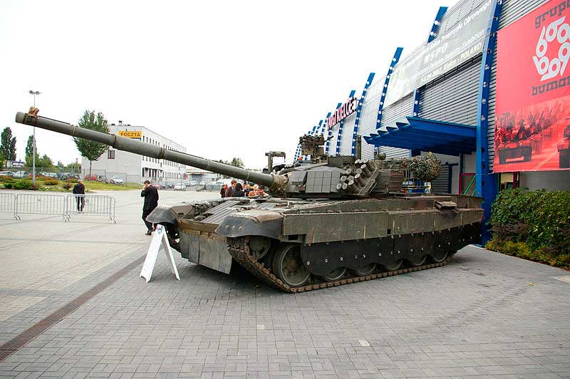 PT-91 на международной выставке в Польше PT-91 на международной выставке в Польше