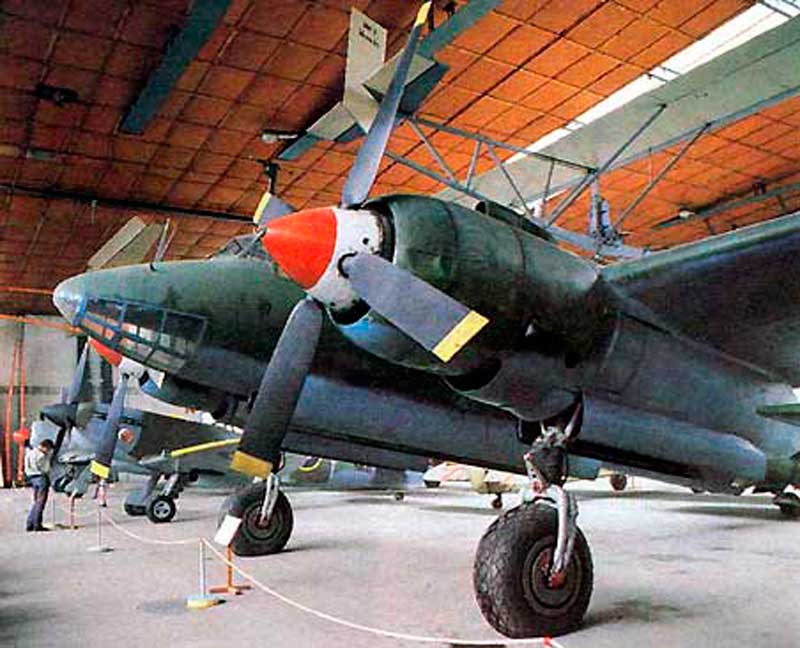 Бомбардировщик Ту-2 Бомбардировщик Ту-2