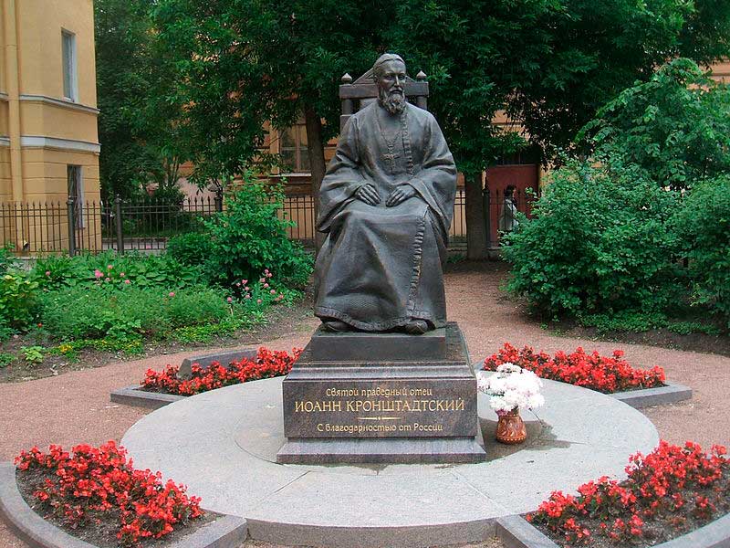 Памятник в г. Кронштадте работы скульптора Андрея Соколова Памятник в г. Кронштадте работы скульптора Андрея Соколова