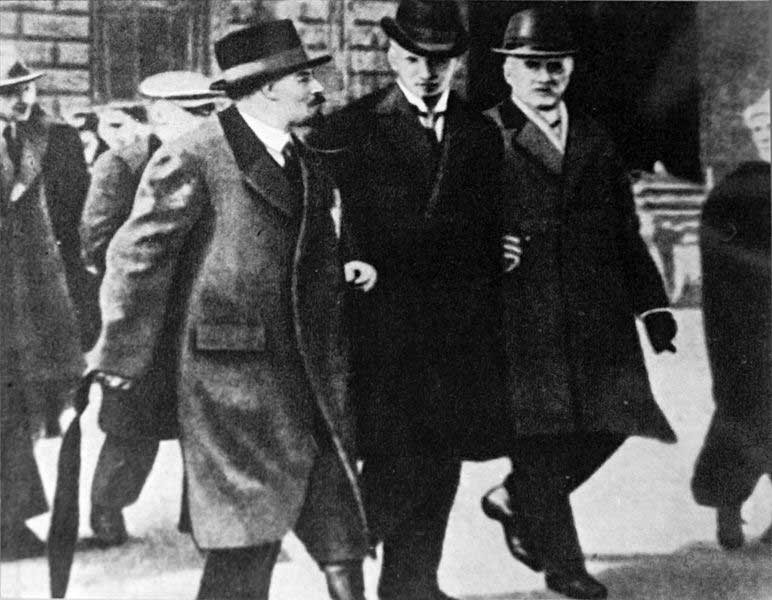 Ленин, Туре Нерман и Карл Линдхаген. Стокгольм 1917.