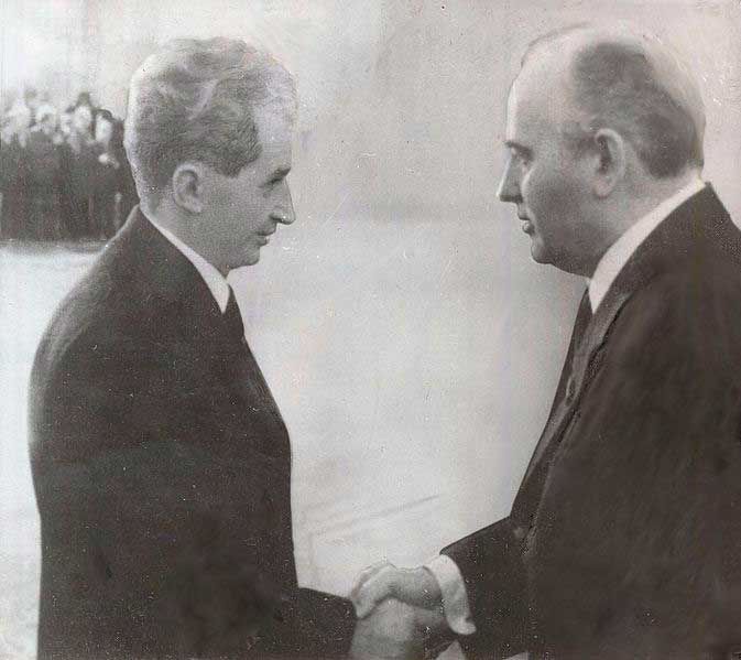 Михаил Горбачёв и Николае Чаушеску. 1985 год Михаил Горбачёв и Николае Чаушеску. 1985 год