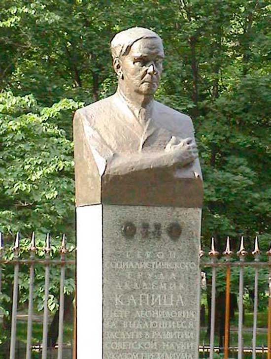 Памятник в Кронштадте Памятник в Кронштадте