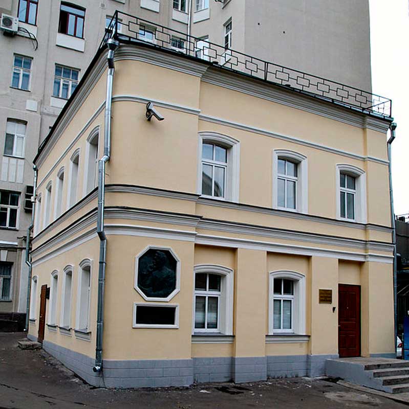 «Домик Чехова» на Малой Дмитровке, 2008. «Домик Чехова» на Малой Дмитровке, 2008.