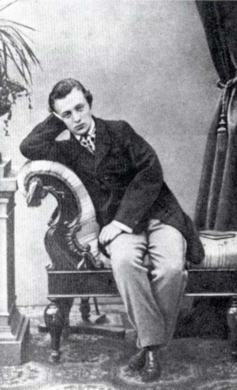 Апухтин в 1860 г. Апухтин в 1860 г.