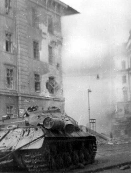 ИС-3 в Будапеште, 1956 год ИС-3 в Будапеште, 1956 год