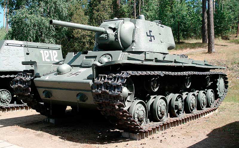 КВ-1 1942 года выпуска. Танковый музей г. Парола, Финляндия КВ-1 1942 года выпуска. Танковый музей г. Парола, Финляндия