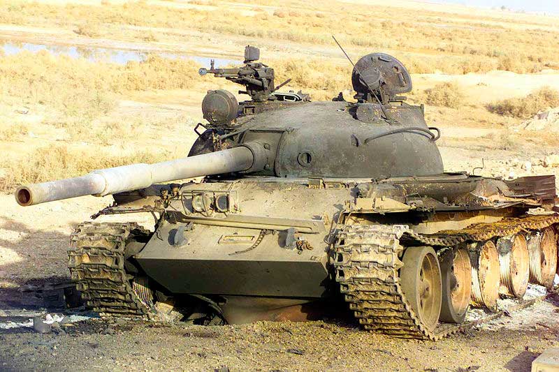 Иракский Т-62, подбитый в ходе войны 2003 года