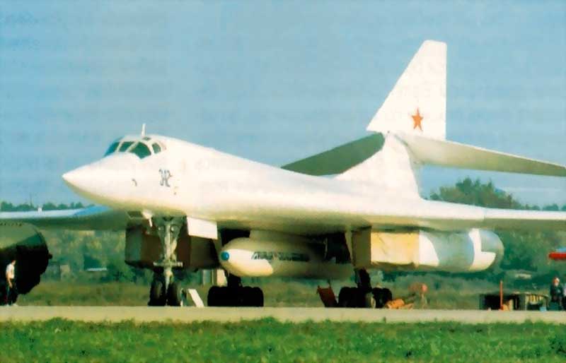 Стратегический бомбардировщик Ту-160.